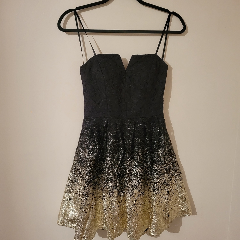 B.Smart 🥳 dress size small